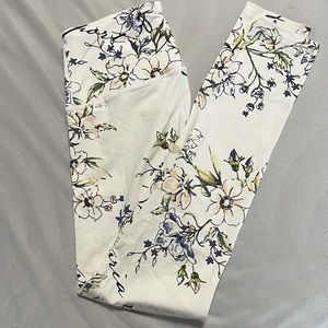 Victoria’s Secret Sport, Knockout Legging, White Floral Print, Small Petite